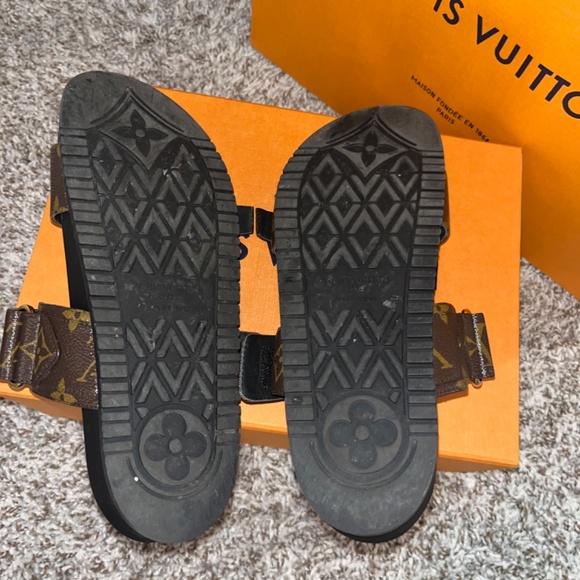 Louis Vuitton Sandals - Picture 3 of 4